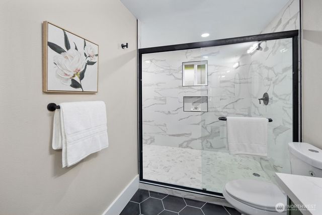 2734 Sunset Drive W, University Place, WA 98466