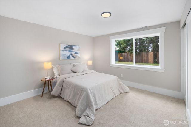 2734 Sunset Drive W, University Place, WA 98466