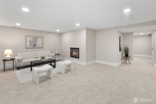 2734 Sunset Drive W, University Place, WA 98466