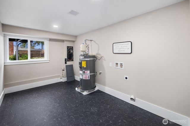 2734 Sunset Drive W, University Place, WA 98466