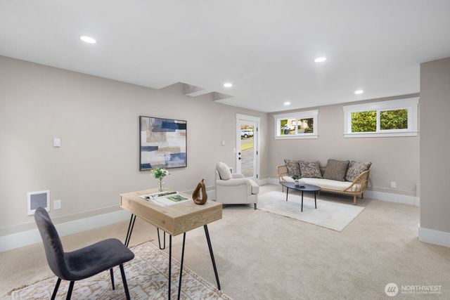 2734 Sunset Drive W, University Place, WA 98466