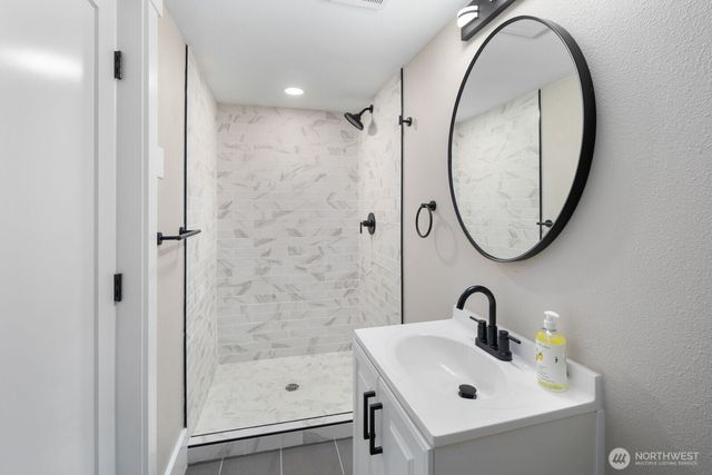 2734 Sunset Drive W, University Place, WA 98466