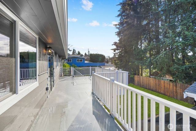 2734 Sunset Drive W, University Place, WA 98466