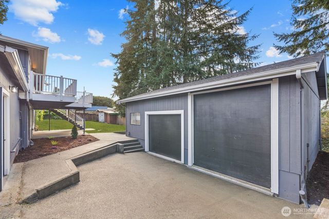 2734 Sunset Drive W, University Place, WA 98466