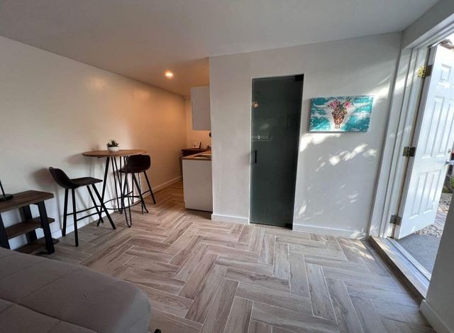 1211 NE 15th Avenue 1-2, Fort Lauderdale, FL 33304