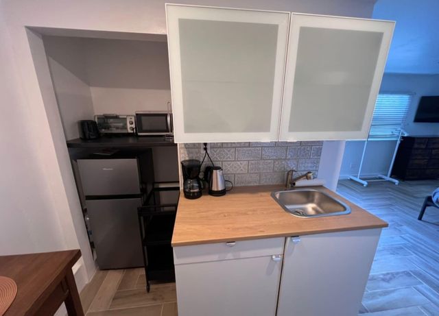 1211 NE 15th Avenue 1-2, Fort Lauderdale, FL 33304