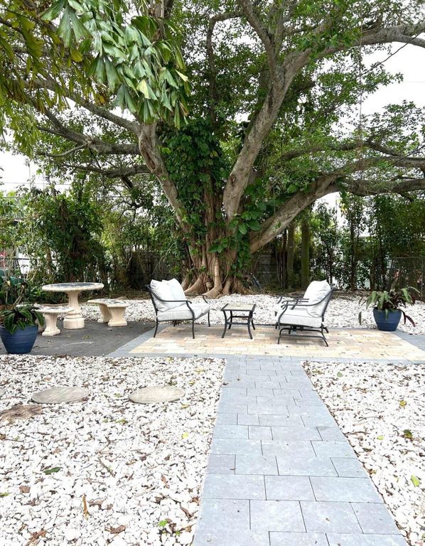 1211 NE 15th Avenue 1-2, Fort Lauderdale, FL 33304