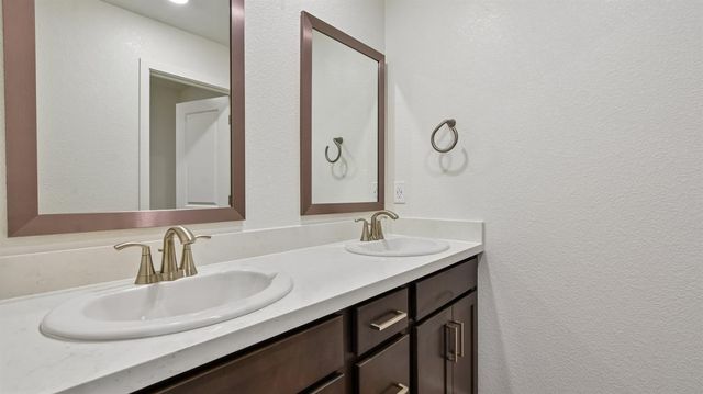 7835 Rivermeadow Way, Sacramento, CA 95832
