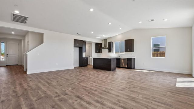 7835 Rivermeadow Way, Sacramento, CA 95832