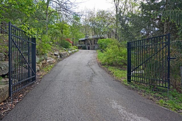 580 Old Mill ROAD, Fox Chapel, PA 15238