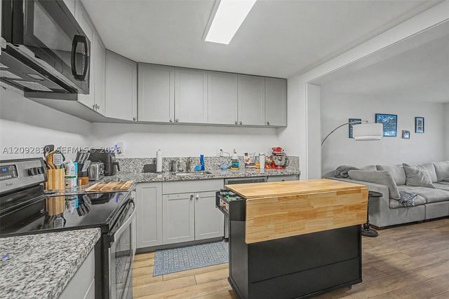 5910 SW 62nd Ter 0, South Miami, FL 33143
