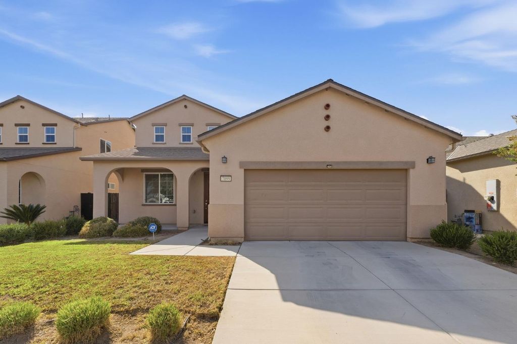Image 1 of property listing at 7099 N Shiraz Avenue, Fresno, CA 93722