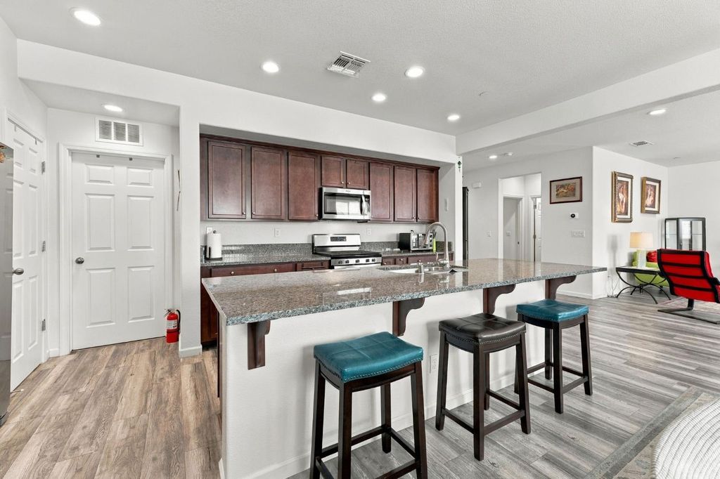 Image 14 of property listing at 7099 N Shiraz Avenue, Fresno, CA 93722