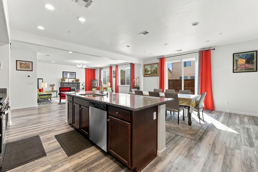 Image 15 of property listing at 7099 N Shiraz Avenue, Fresno, CA 93722