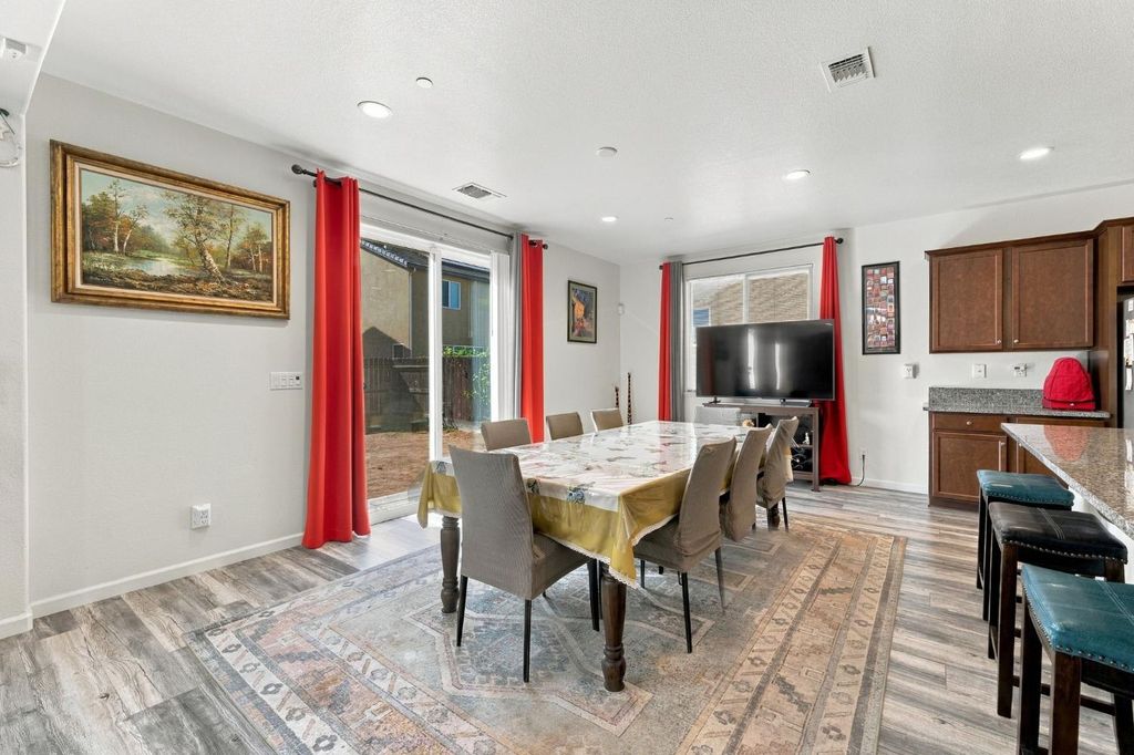 Image 16 of property listing at 7099 N Shiraz Avenue, Fresno, CA 93722