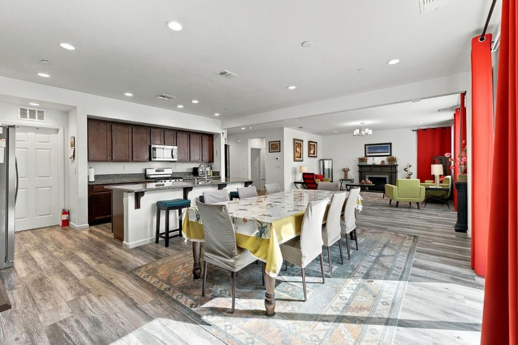 Image 17 of property listing at 7099 N Shiraz Avenue, Fresno, CA 93722