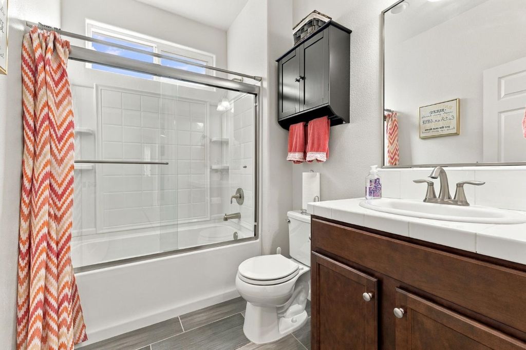 Image 18 of property listing at 7099 N Shiraz Avenue, Fresno, CA 93722