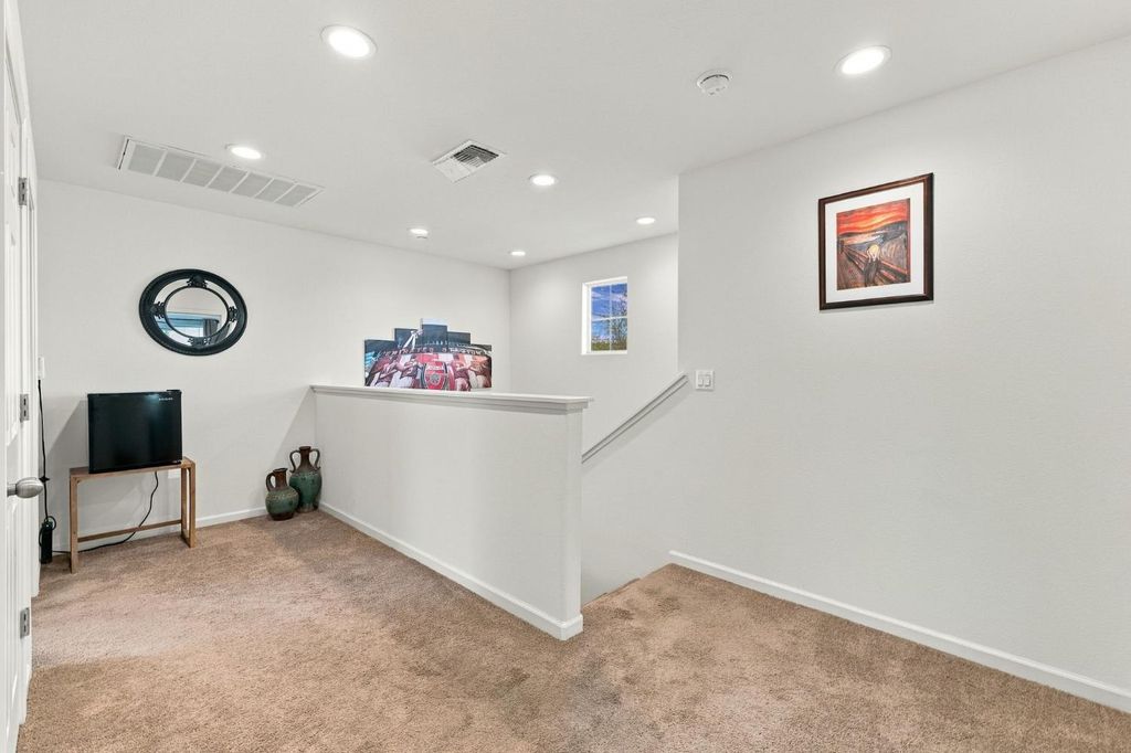 Image 20 of property listing at 7099 N Shiraz Avenue, Fresno, CA 93722