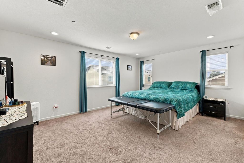 Image 27 of property listing at 7099 N Shiraz Avenue, Fresno, CA 93722