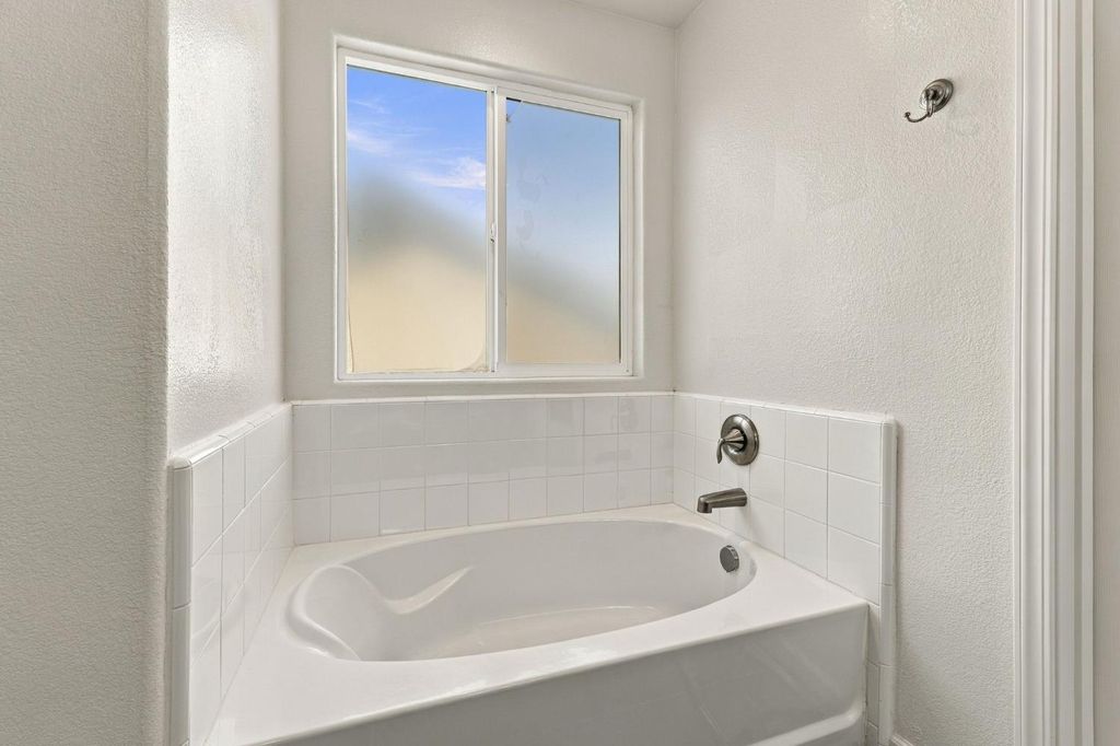 Image 30 of property listing at 7099 N Shiraz Avenue, Fresno, CA 93722