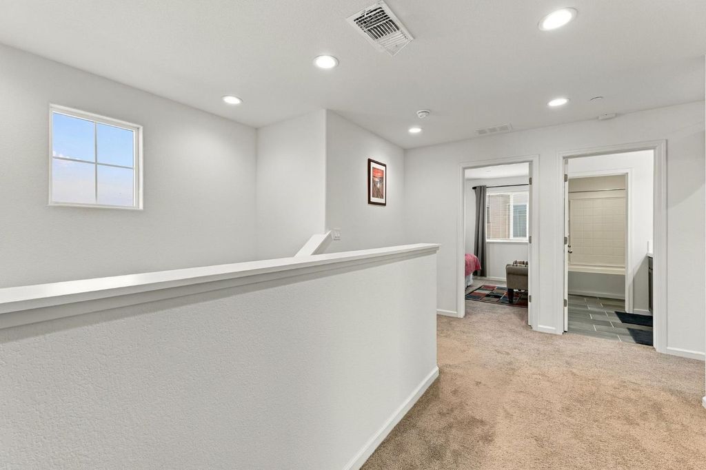 Image 32 of property listing at 7099 N Shiraz Avenue, Fresno, CA 93722