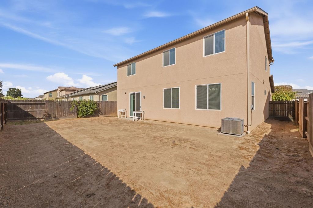 Image 34 of property listing at 7099 N Shiraz Avenue, Fresno, CA 93722