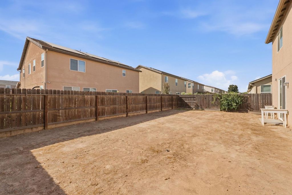 Image 35 of property listing at 7099 N Shiraz Avenue, Fresno, CA 93722