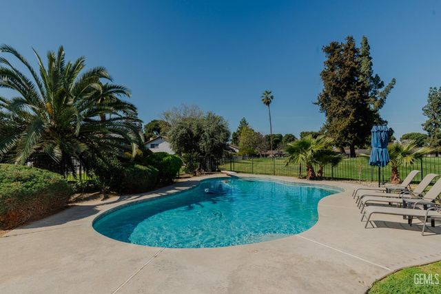 6508 Landfair Drive, Bakersfield, CA 93309