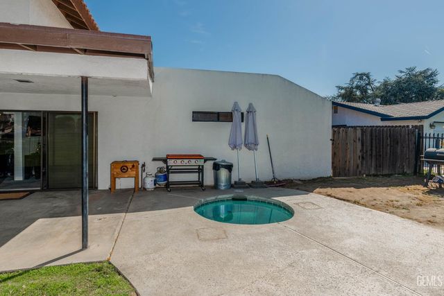 6508 Landfair Drive, Bakersfield, CA 93309