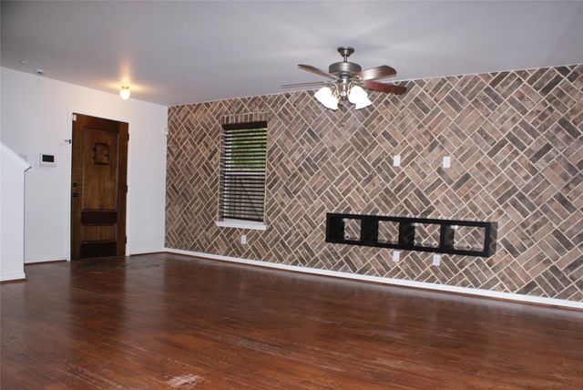 12450 Grossmount Drive, Houston, TX 77066