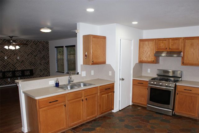 12450 Grossmount Drive, Houston, TX 77066