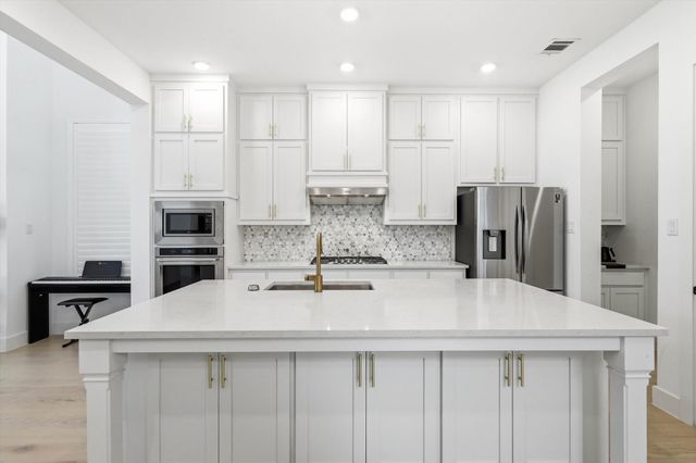 8701 Bethpage Drive, Mckinney, TX 75070