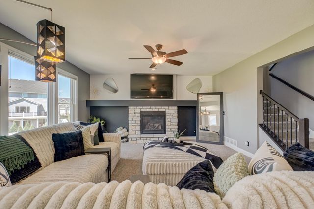 5204 Porchlight Bay, Woodbury, MN 55129