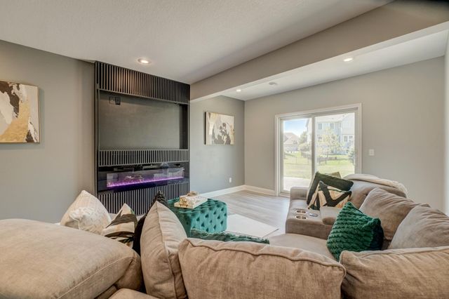 5204 Porchlight Bay, Woodbury, MN 55129