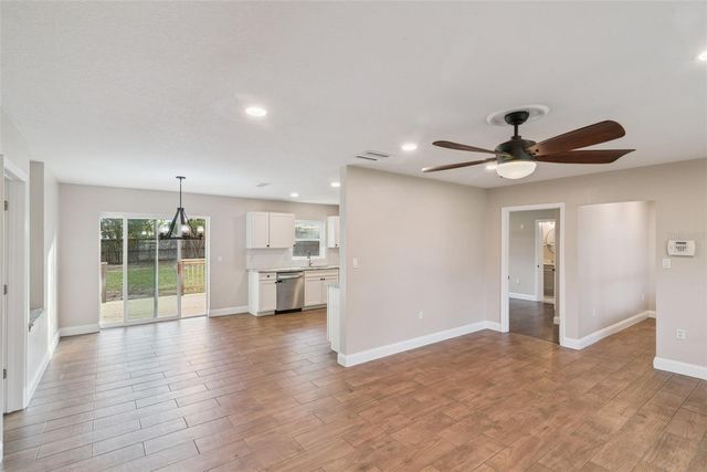 520 W CHARLOTTE AVENUE, Eustis, FL 32726