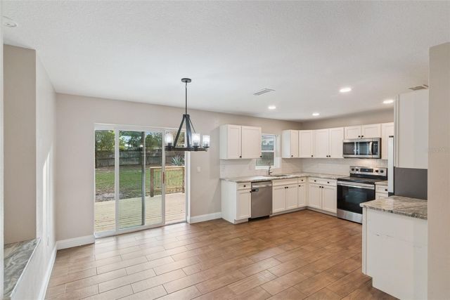 520 W CHARLOTTE AVENUE, Eustis, FL 32726