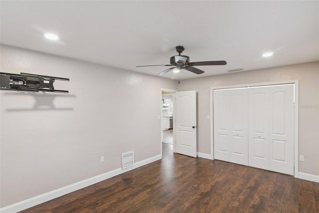 520 W CHARLOTTE AVENUE, Eustis, FL 32726