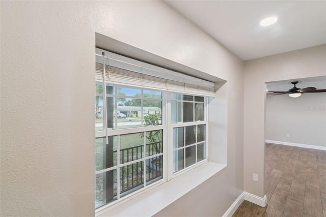 520 W CHARLOTTE AVENUE, Eustis, FL 32726