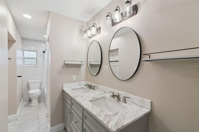 520 W CHARLOTTE AVENUE, Eustis, FL 32726