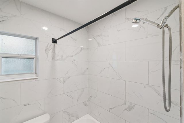 520 W CHARLOTTE AVENUE, Eustis, FL 32726