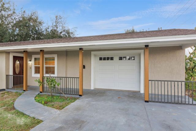 520 W CHARLOTTE AVENUE, Eustis, FL 32726