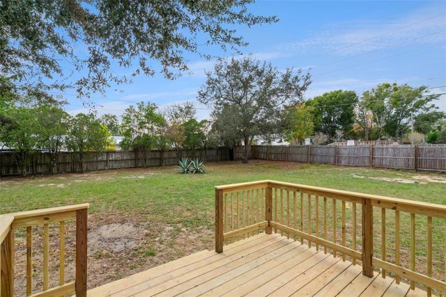 520 W CHARLOTTE AVENUE, Eustis, FL 32726