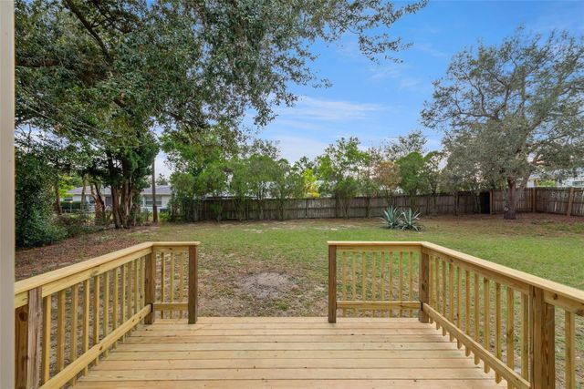 520 W CHARLOTTE AVENUE, Eustis, FL 32726