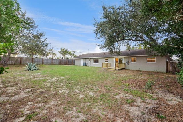 520 W CHARLOTTE AVENUE, Eustis, FL 32726