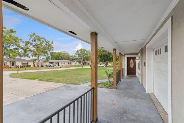 520 W CHARLOTTE AVENUE, Eustis, FL 32726