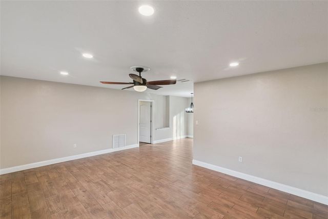 520 W CHARLOTTE AVENUE, Eustis, FL 32726