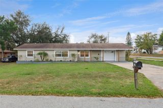 520 W CHARLOTTE AVENUE, Eustis, FL 32726