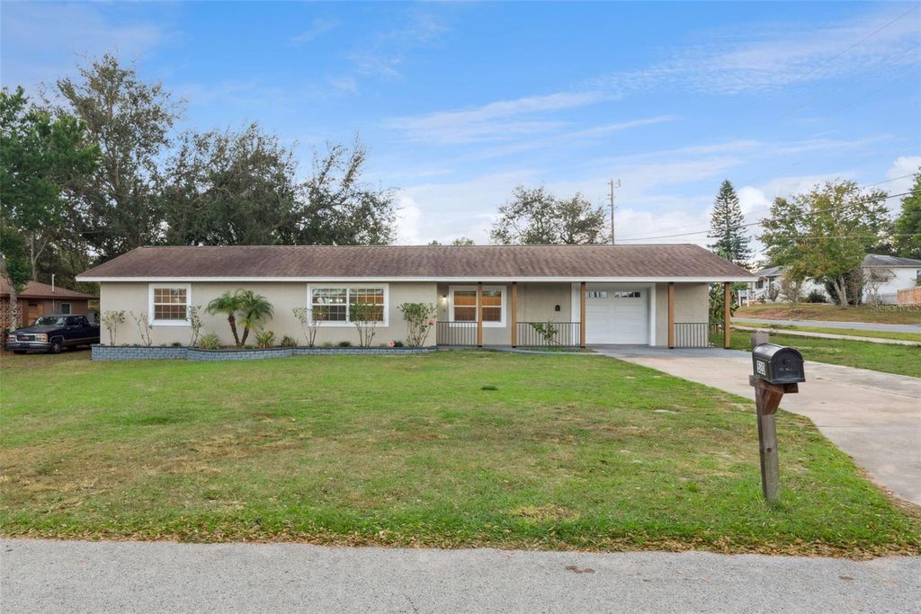 520 W CHARLOTTE AVENUE, Eustis, FL 32726