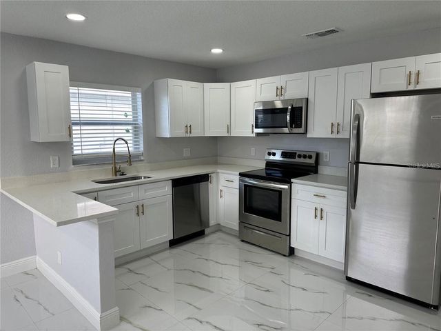 7813 LAKESHORE DRIVE A, Tampa, FL 33604