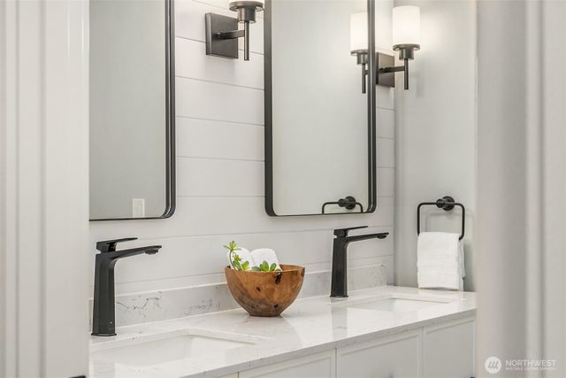 9280 NE Lovgreen Road, Bainbridge Island, WA 98110